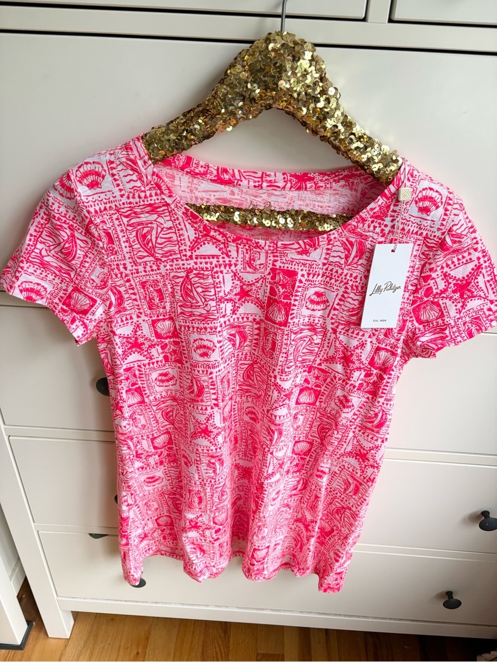 NWT Lilly Pulitzer Etta Scoop Neck Tee Mizner Red Seaside Harbour - Picture 2 of 9